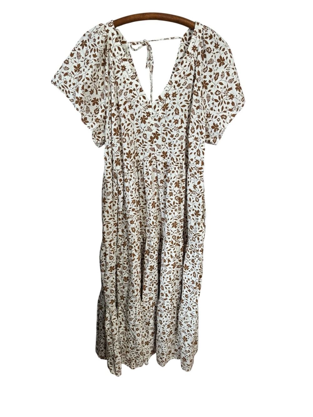 Old Navy Flutter-Sleeve Tie-Back Maxi Swing Dress in a beige floral print.l XL